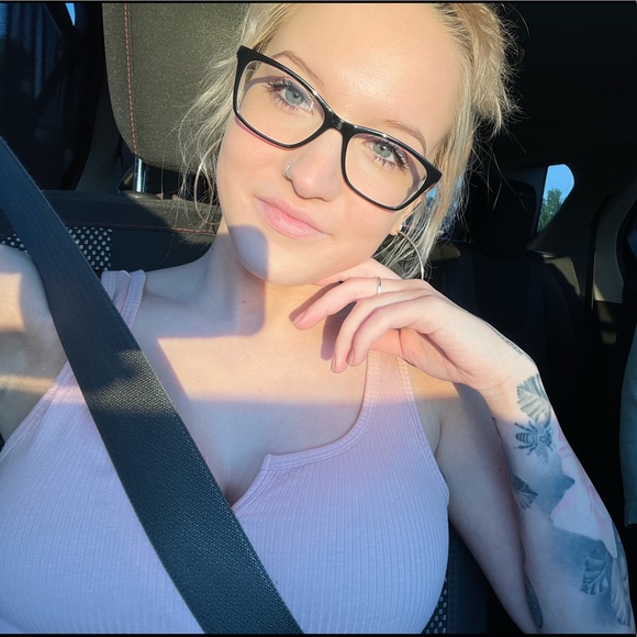 Meet your Posher, Kristen - Picture 1 of 1